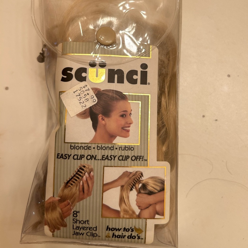 Scunci blonde 8” clip on ponytail